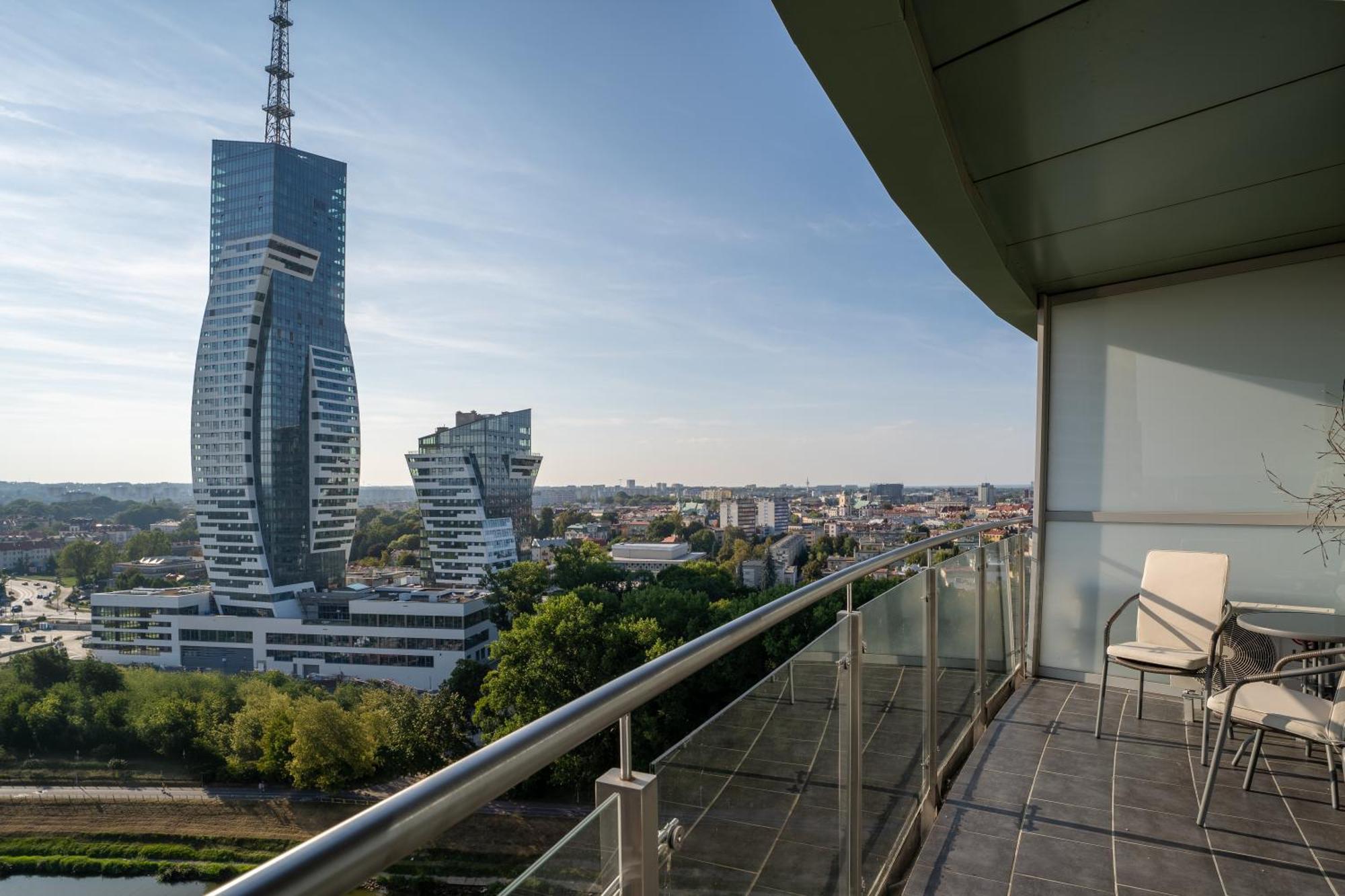 Capital Towers Premium Sunset 15Th Floor & Darmowy Parking Podziemny Apartment Rzeszow Luaran gambar
